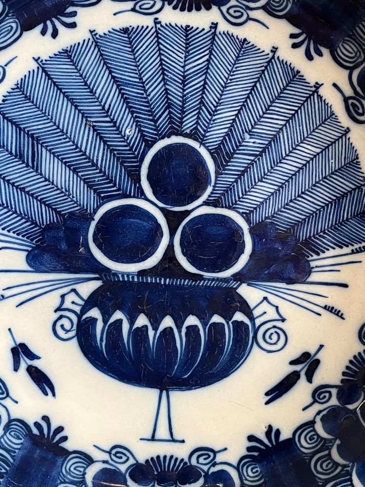 18th century Delft platter "the gilded flowerpot" workshop
