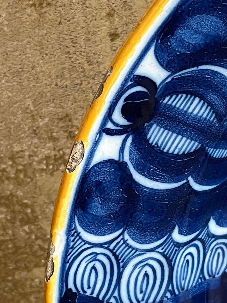 18th century Delft platter "the gilded flowerpot" workshop