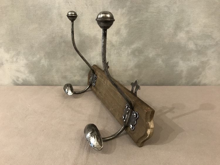 Porte manteaux, patère en fer sur bois d'époque 19 ème 