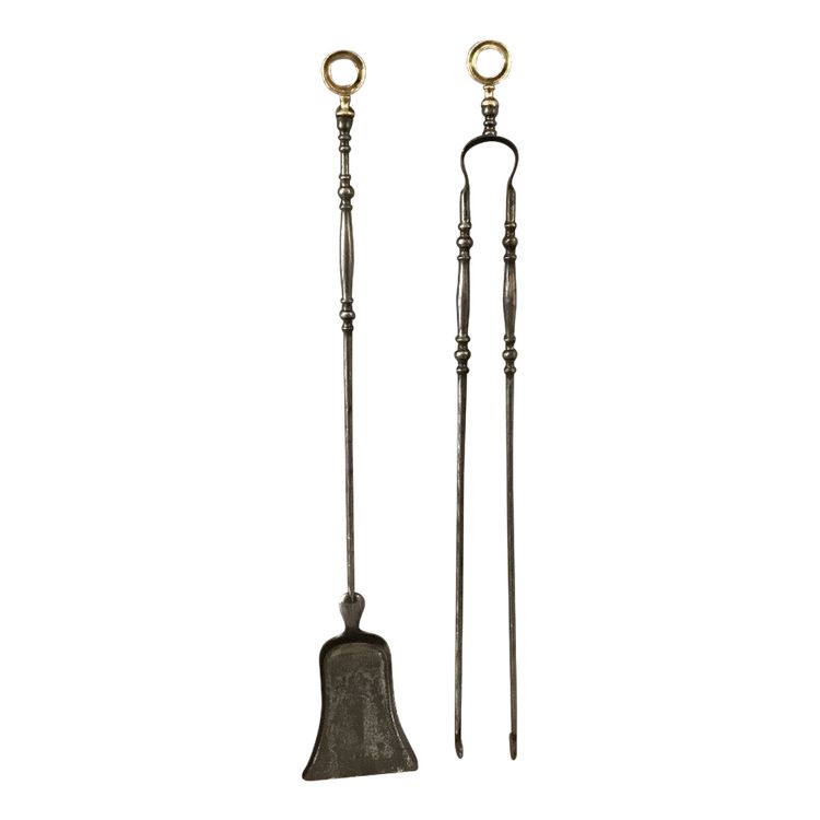 Set of an iron and bronze shovel and fireplace tongs from the 19th century.