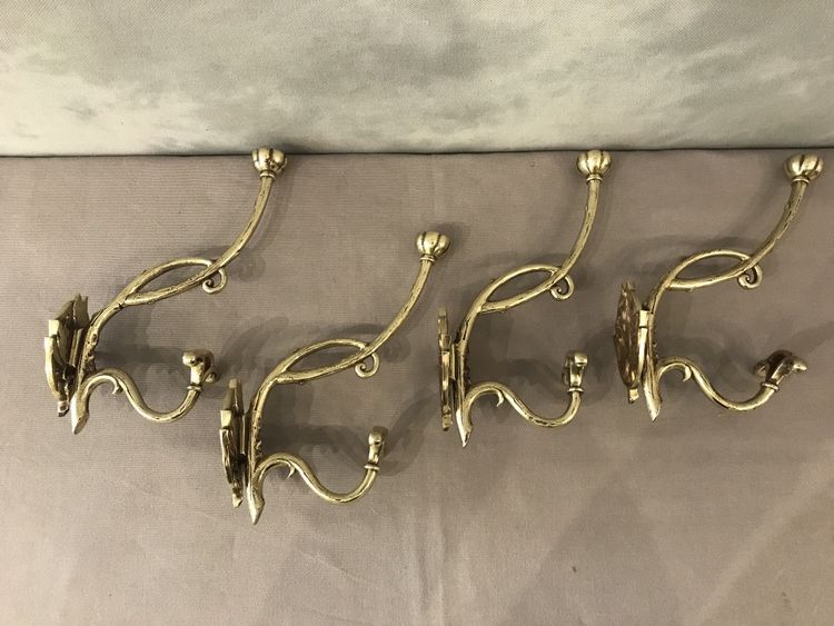 Ensemble de 4 patères, portes manteaux en bronze poli et vernis d'époque début 19 ème 