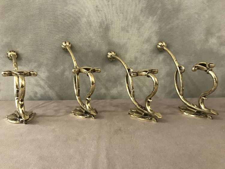 Ensemble de 4 patères, portes manteaux en bronze poli et vernis d'époque début 19 ème 