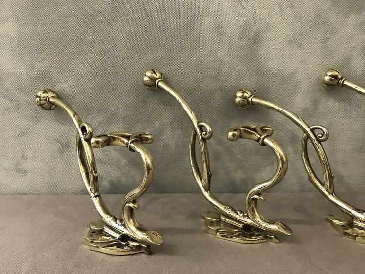 Ensemble de 4 patères, portes manteaux en bronze poli et vernis d'époque début 19 ème 