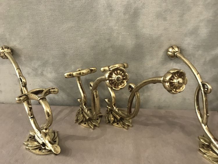 Ensemble de 4 patères, portes manteaux en bronze poli et vernis d'époque début 19 ème 