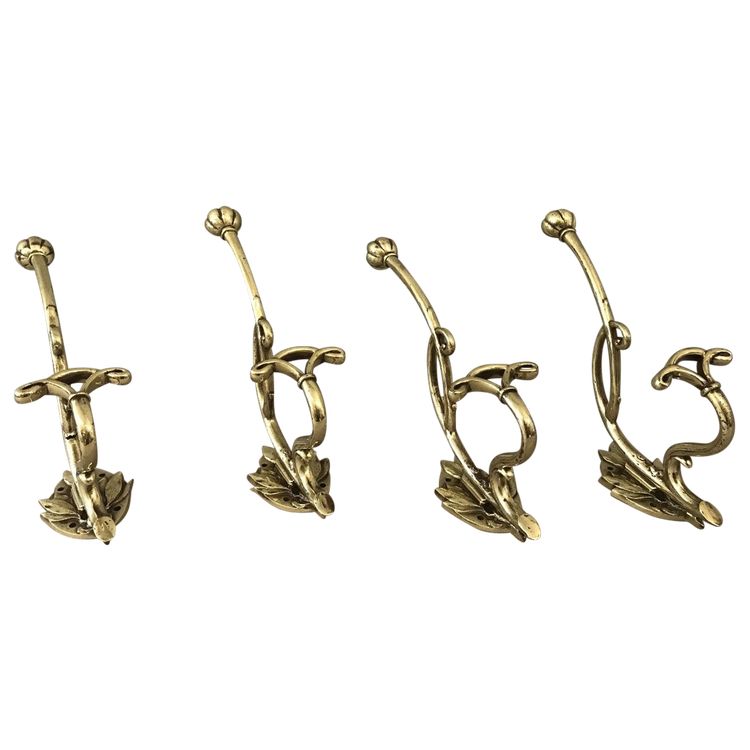 Ensemble de 4 patères, portes manteaux en bronze poli et vernis d'époque début 19 ème 
