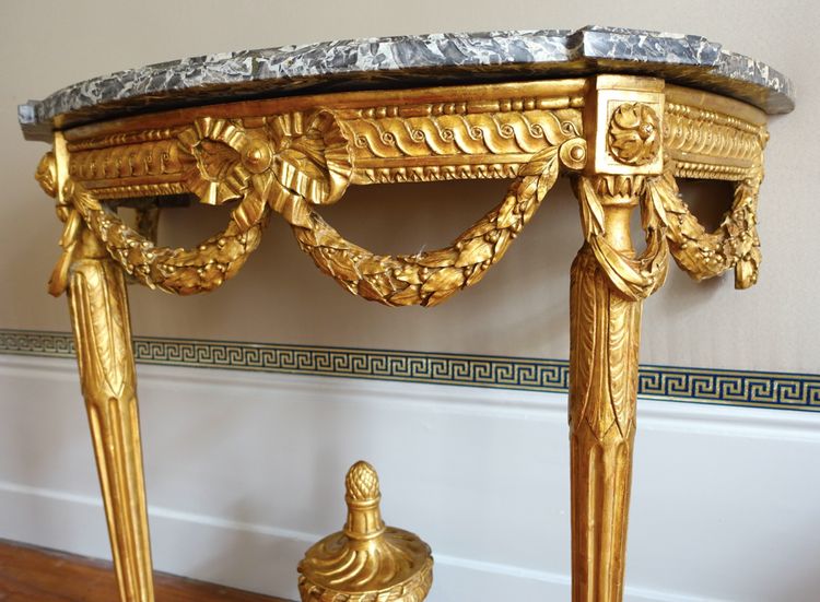 Console d'applique demi-lune d'époque Louis XVI en bois sculpté et doré vers 1780