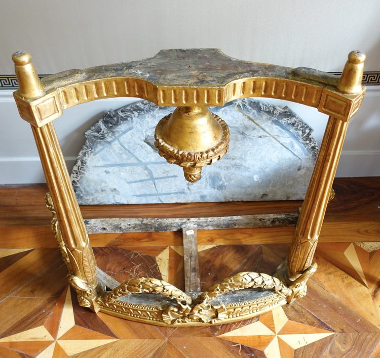 Console d'applique demi-lune d'époque Louis XVI en bois sculpté et doré vers 1780