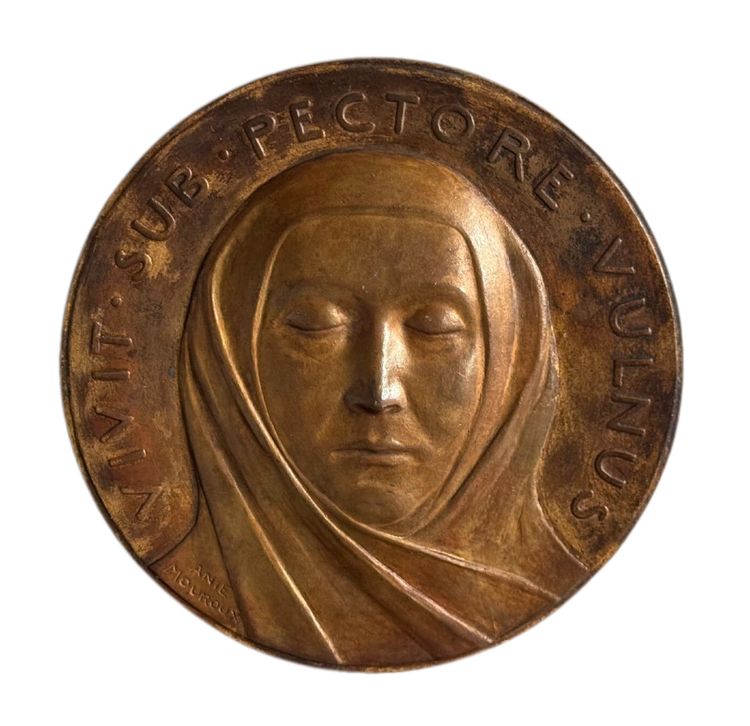 Matrice pour médaille en métal par Anie Mouroux Vivit Sub Pectore Vulnus