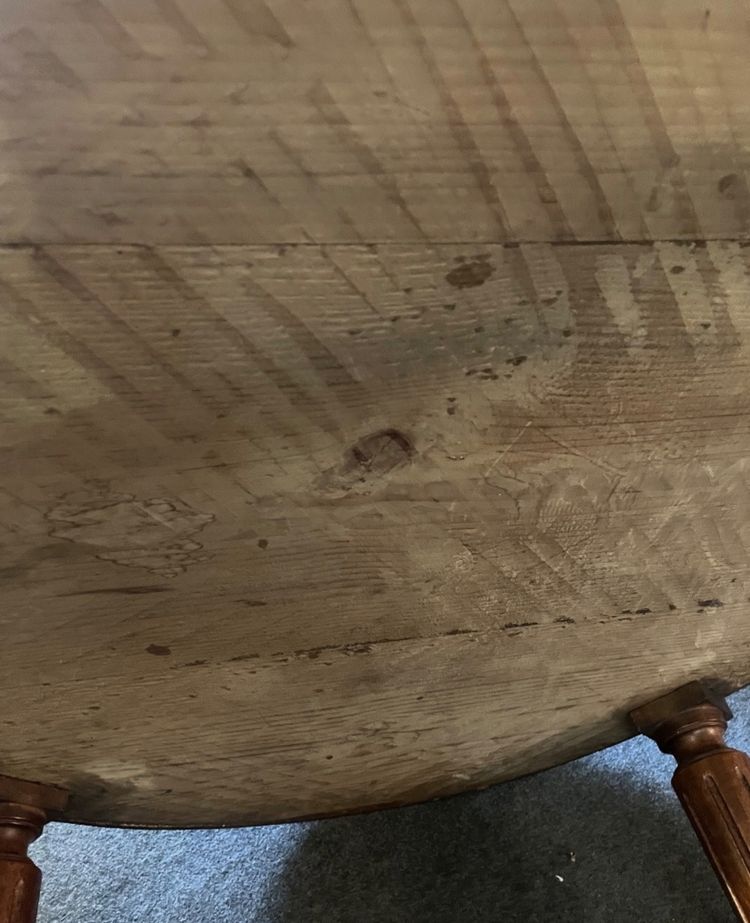 Grande table bouillotte en acajou d’époque restauration 