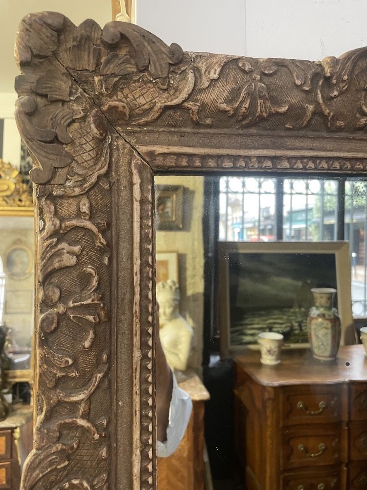 Miroir d’époque Louis XV en bois sculpté 