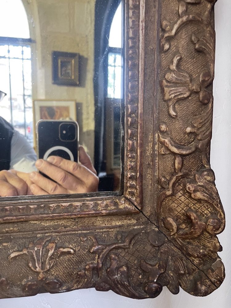 Miroir d’époque Louis XV en bois sculpté 