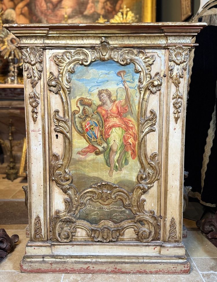 High Sideboard with the Coat of Arms of Clement XIII - Circa 1760