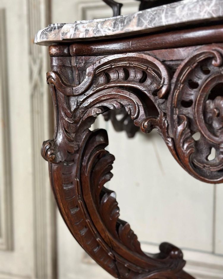 Console in legno intagliato Luigi XV, marmo grigio delle Ardenne, XVIII secolo