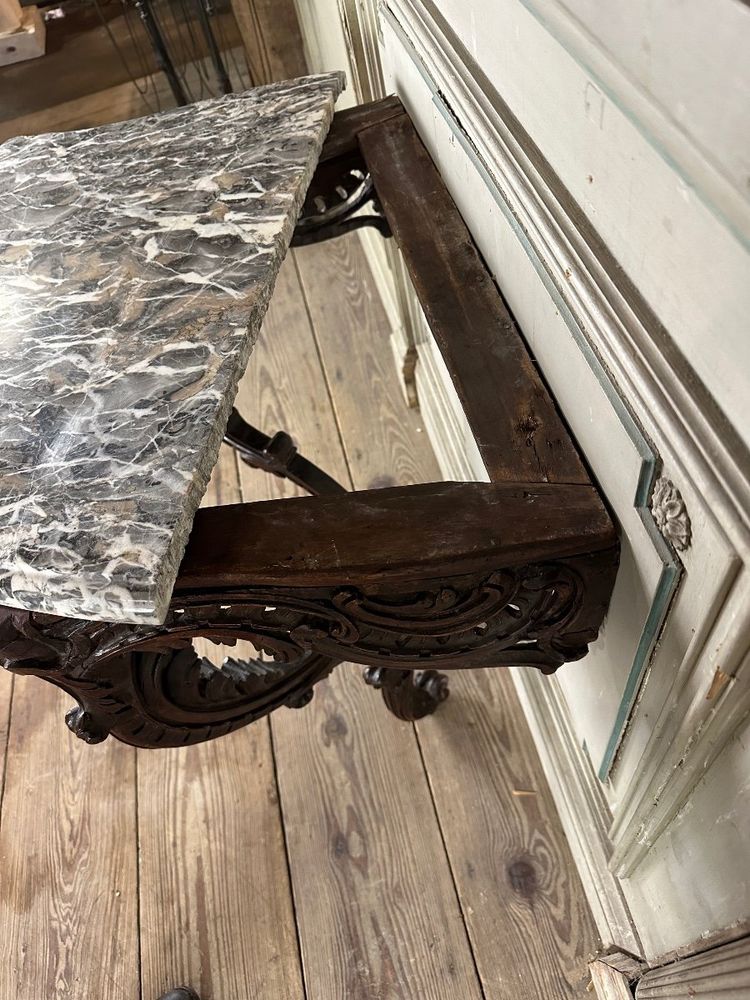 Console in legno intagliato Luigi XV, marmo grigio delle Ardenne, XVIII secolo