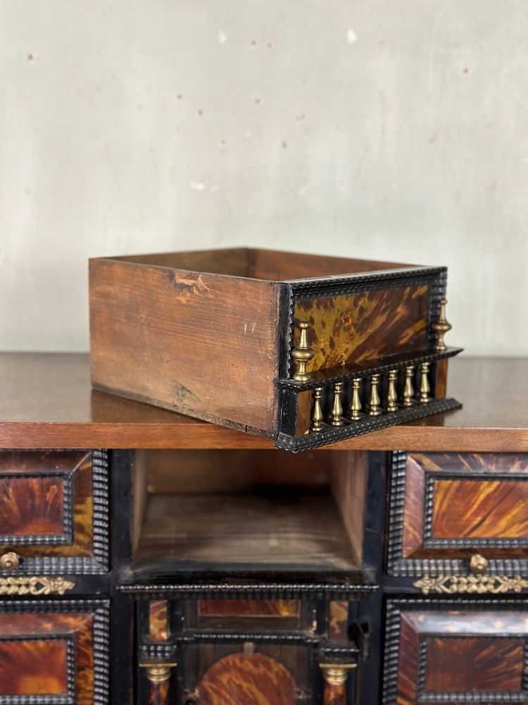 Cabinet En Bois Noirci Et écaille Blonde, Italie Fin XVIIéme Siècle