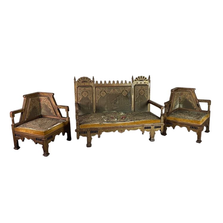 Ein Paar Ecksessel Und Eine Orientalische Bank Aus Geschnitztem Und Polychromiertem Holz Um 1900