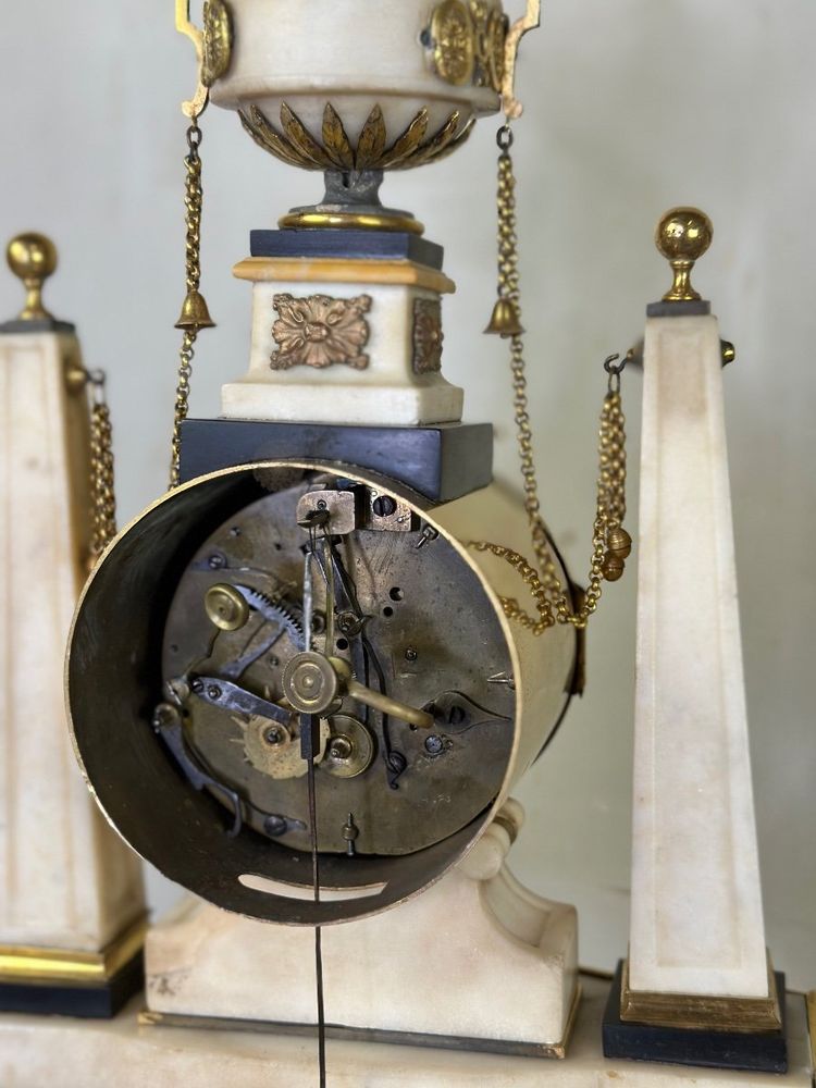 Louis XVI Portico Clock In Marble And Gilt Bronze, 18th Century