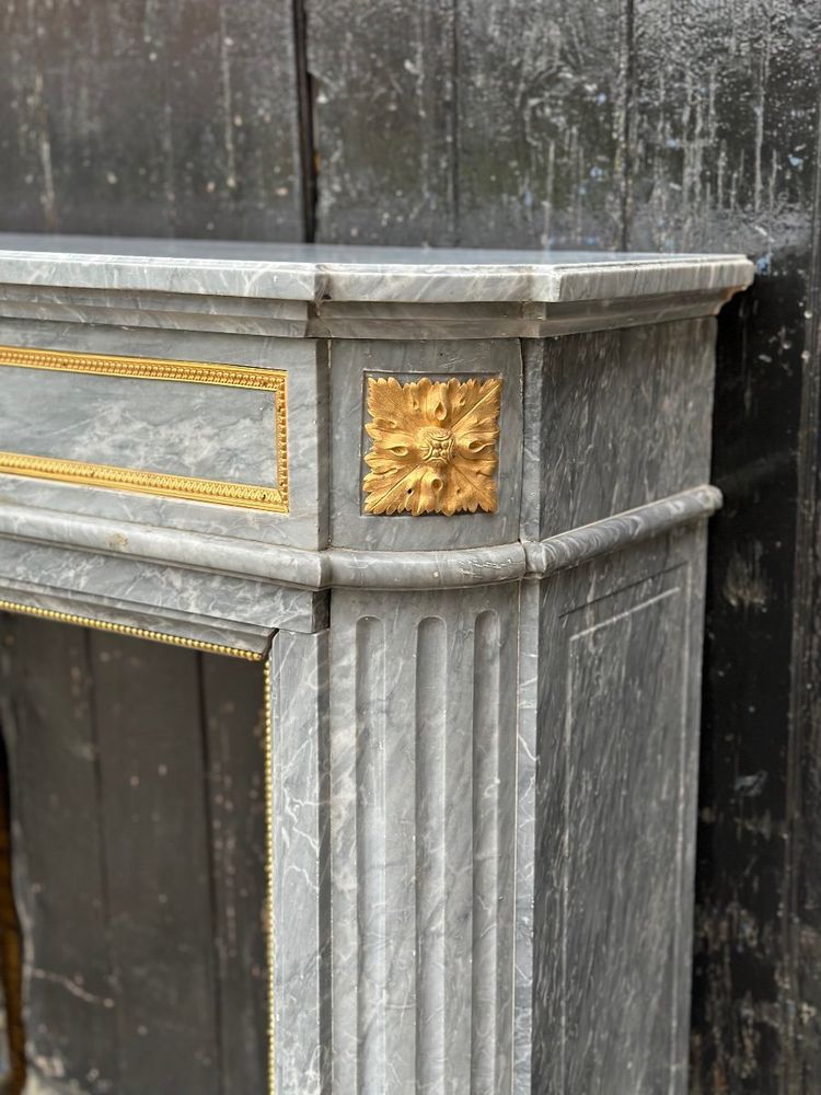 Cheminée Demi Lune De Style Louis XVI En Marbre Bleu Turquin Vers 1880