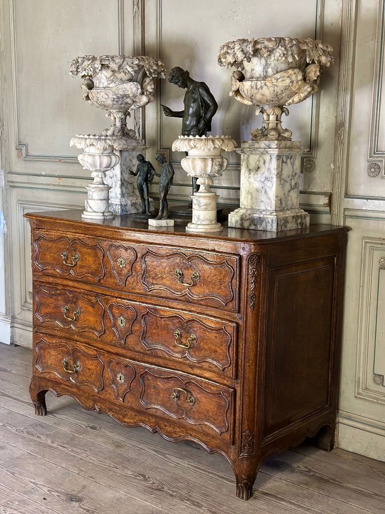 Commode Louis XV En Chêne Sculpté, XVIIIème Siècle