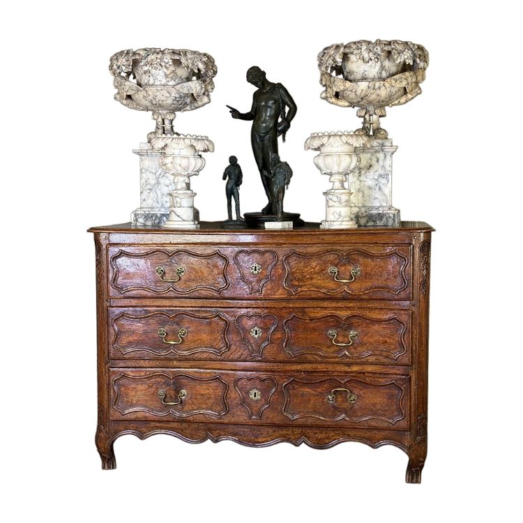 Commode Louis XV En Chêne Sculpté, XVIIIème Siècle