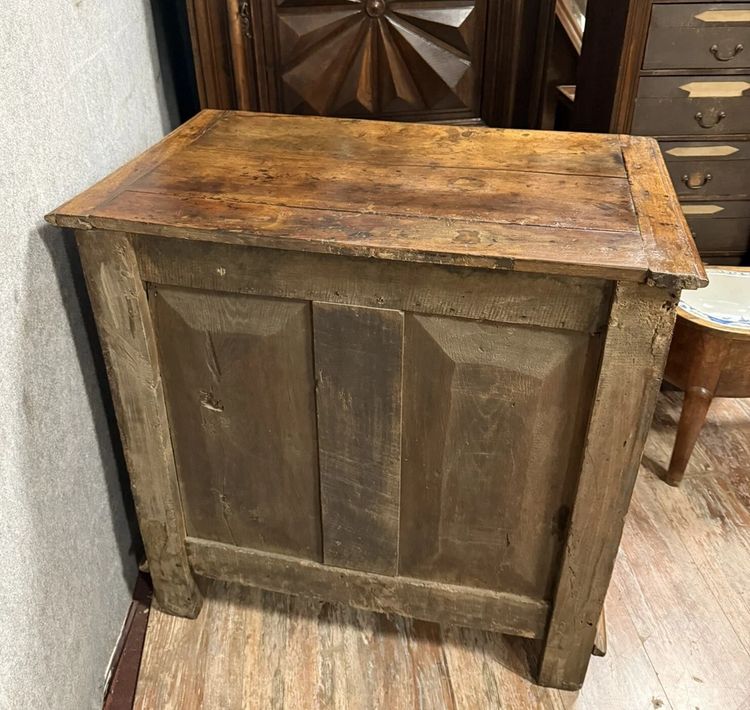 Buffet Epoche Louis XIII aus massivem Nussbaumholz um 1700