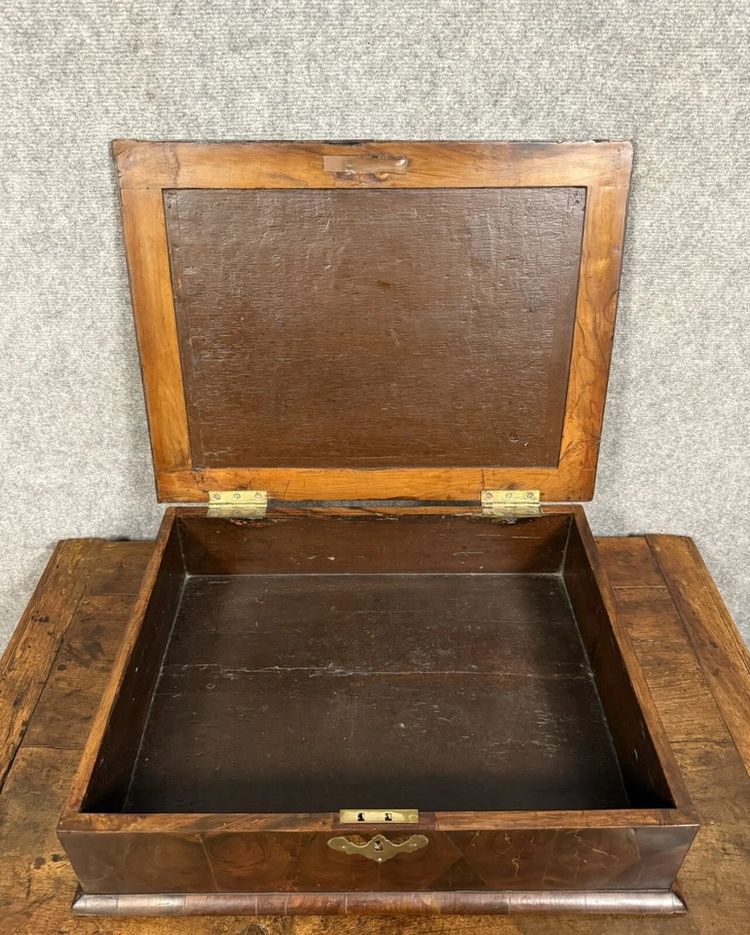 Angleterre XIXeme : Grand coffret en marquèterie de bois précieux vers 1880