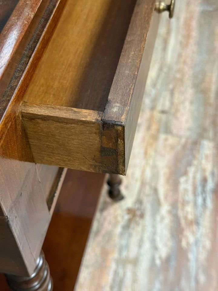Table d'apparat époque Empire en acajou vers 1820