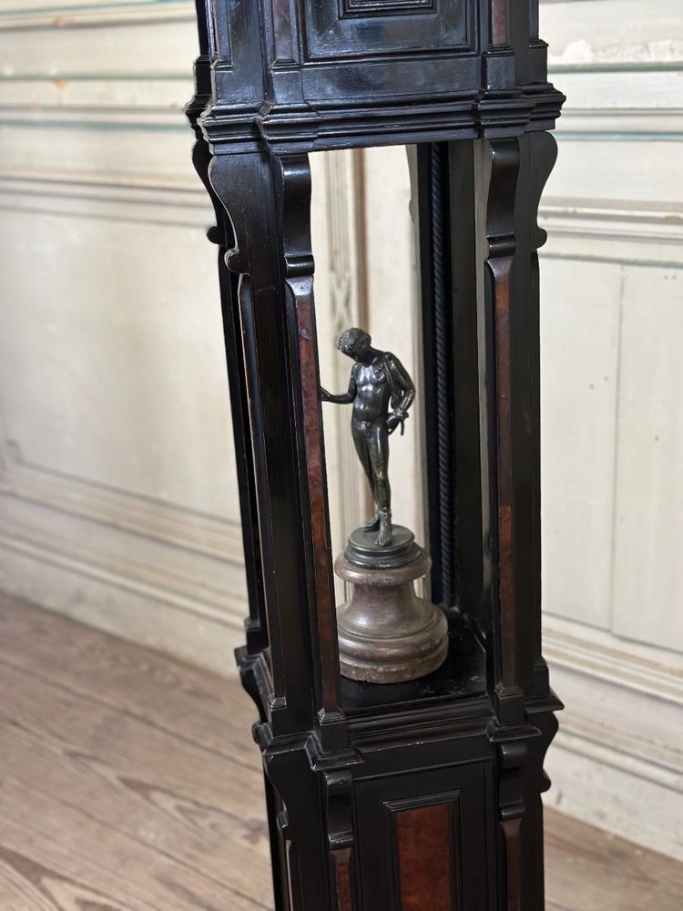 Sellette En Bois Noirci Et Placage De Loupe, Superbe Assemblage De Moulures Circa 1880