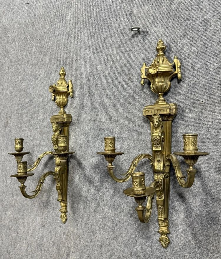 Paire d'appliques Empire aux cariatides en bronze doré