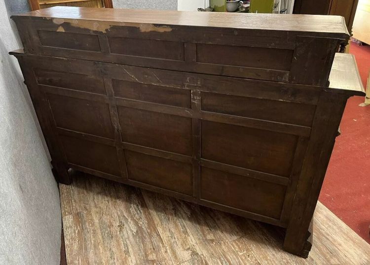 Sideboard im Renaissancestil mit Karyatiden aus Walnuss