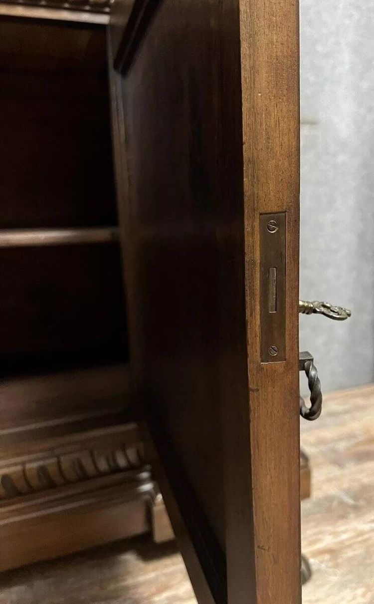 Sideboard im Renaissancestil mit Karyatiden aus Walnuss