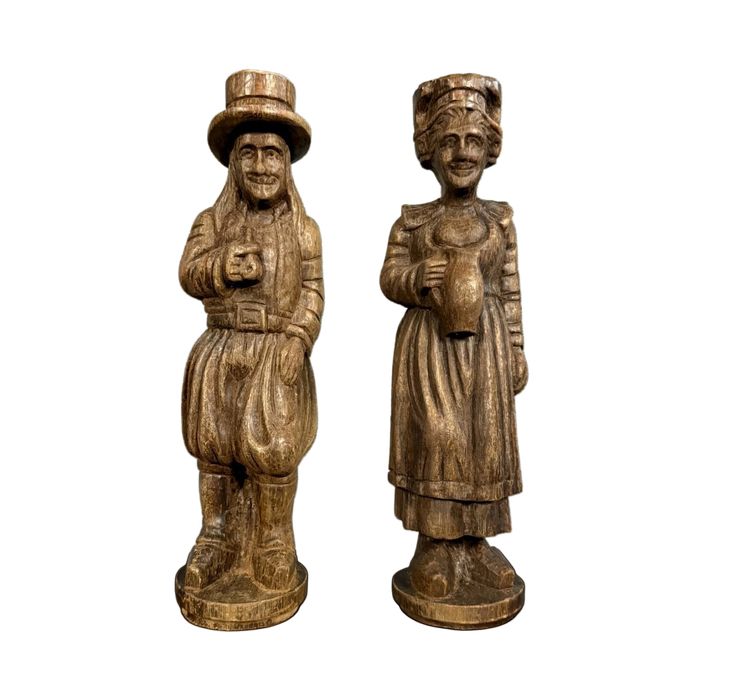 Sculture in legno raffiguranti una coppia bretone del XIX secolo