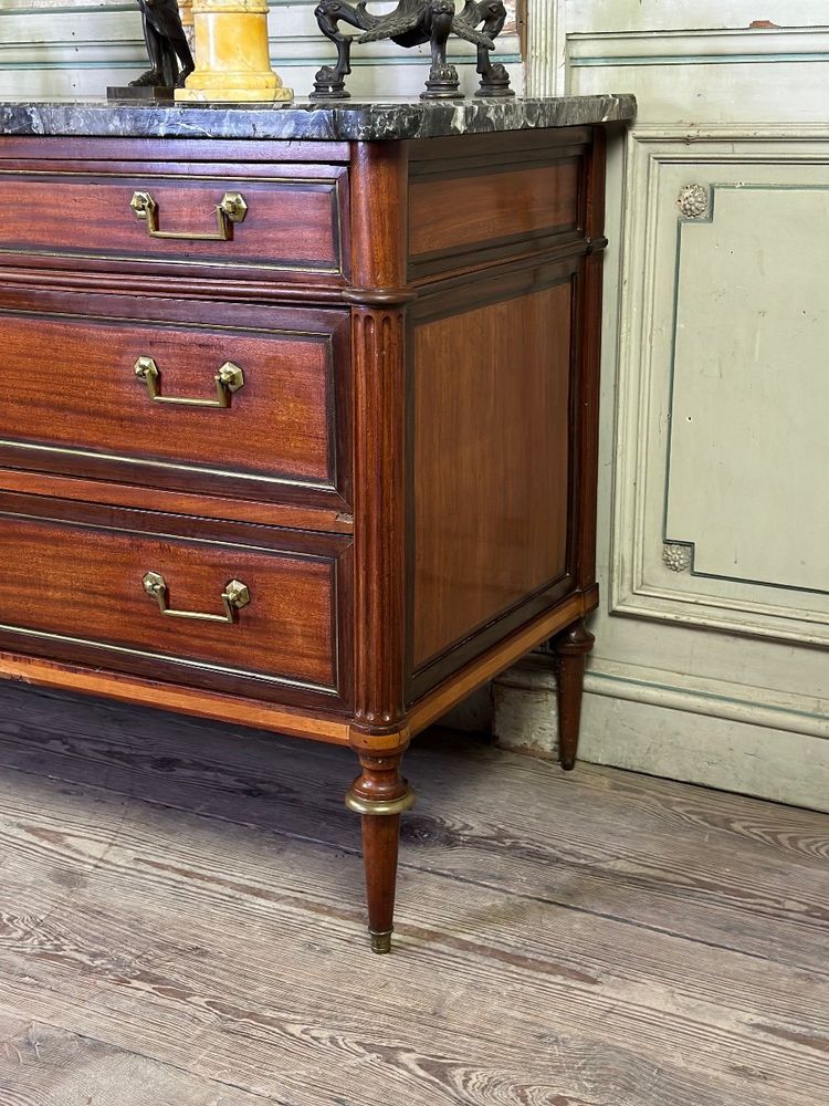 Commode Louis XVI En Acajou De Trois Couleurs, XVIIIème Siècle