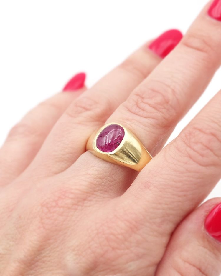 Heavy solid gold ruby cabochon band ring in 18k, Retro ruby ring, man ring, gold band 
