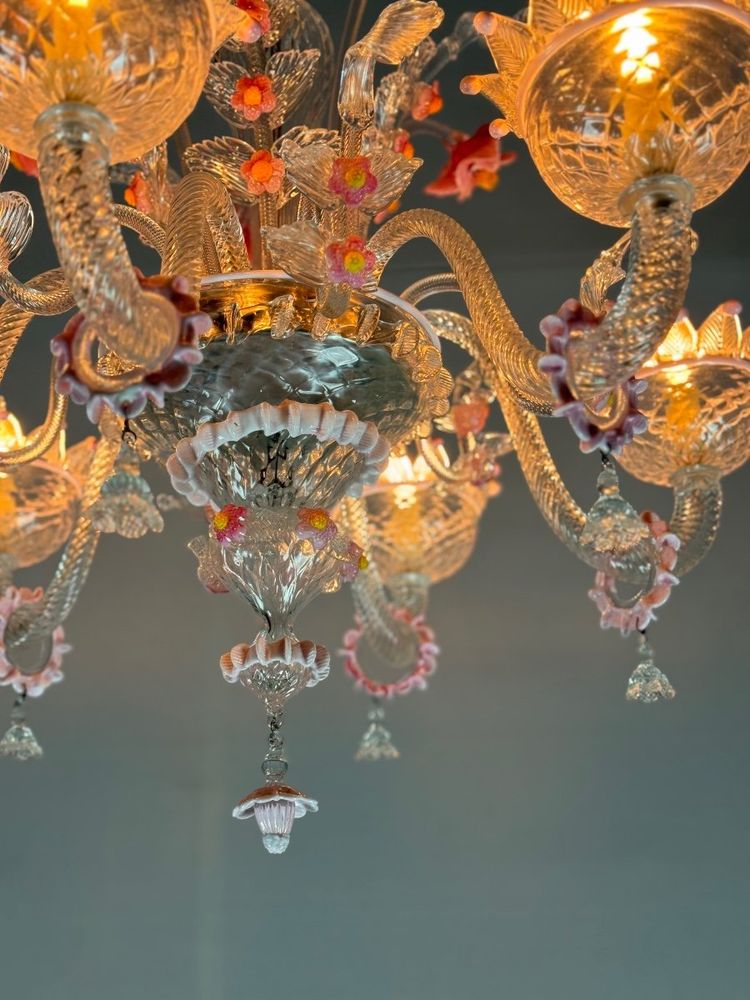 Lampadario veneziano in vetro di Murano incolore e rosa, 6 bracci luminosi, circa 1940