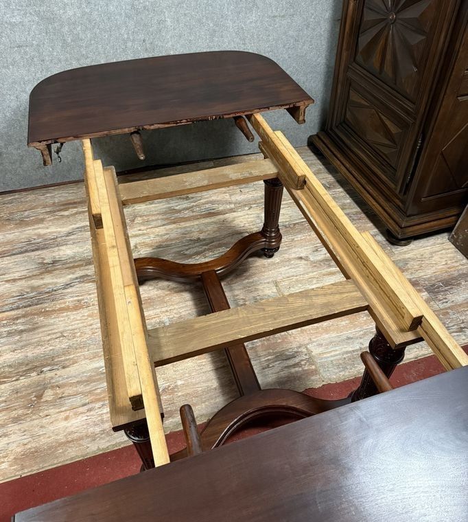 table a allonges style Louis XVI époque XIXème, en acajou