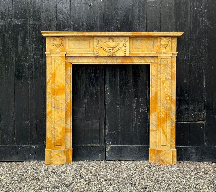 Camino in stile Luigi XVI in marmo giallo di Siena, circa 1880
