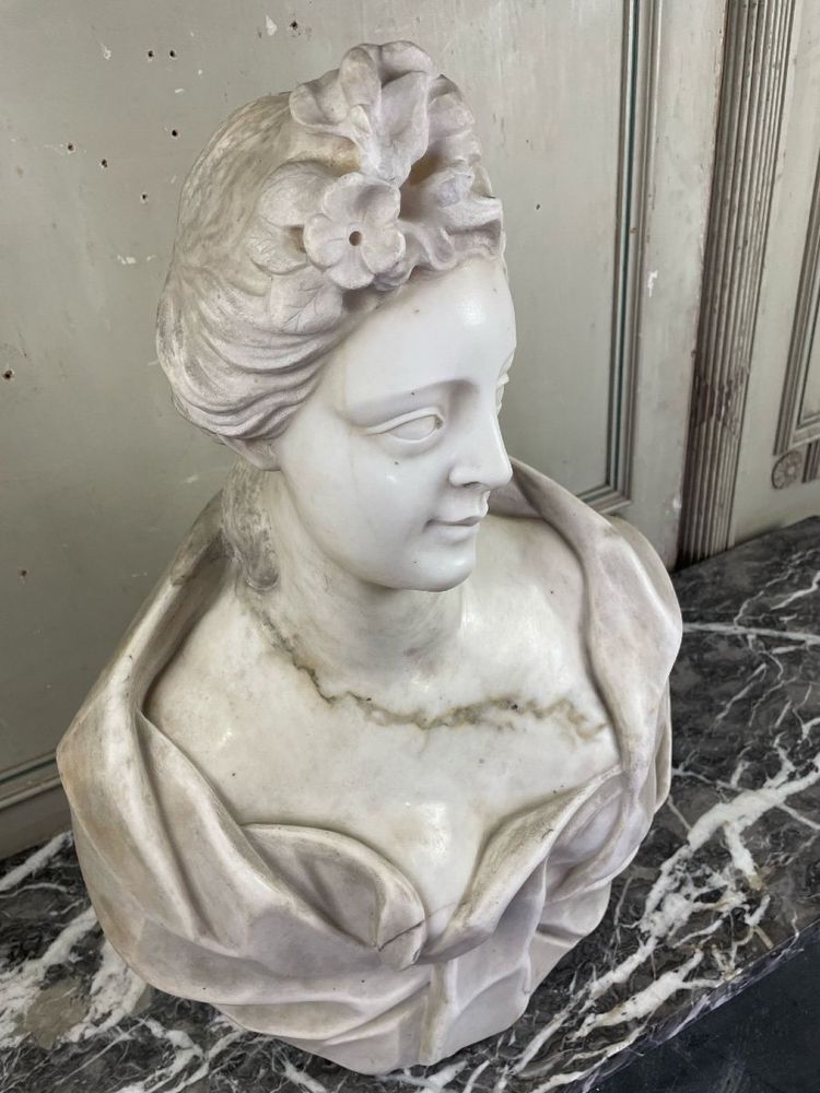 Busto femminile in marmo di Carrara, fine del XVIII secolo, Italia settentrionale