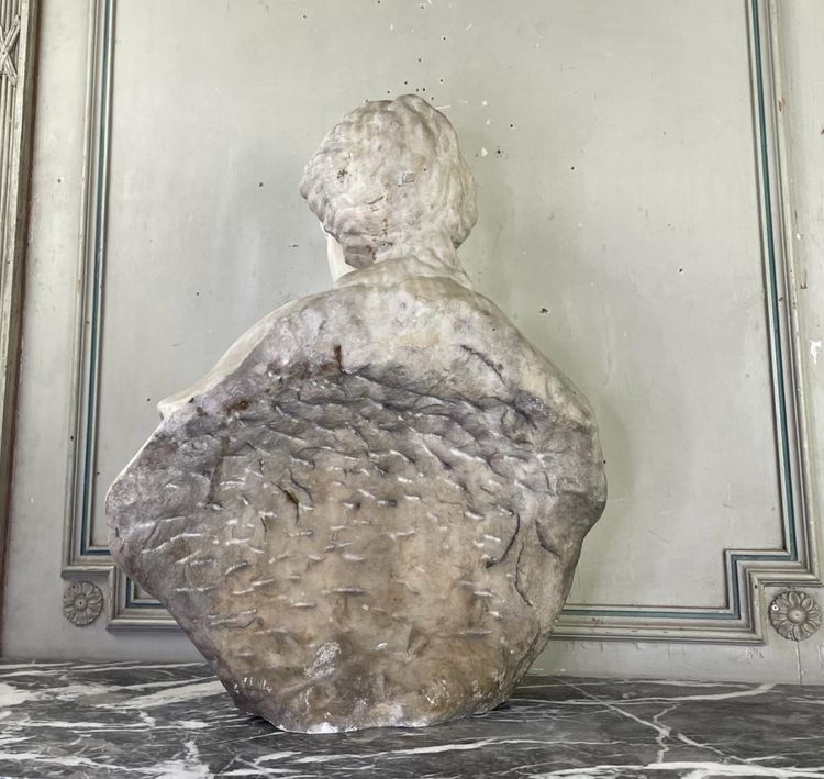 Busto femminile in marmo di Carrara, fine del XVIII secolo, Italia settentrionale