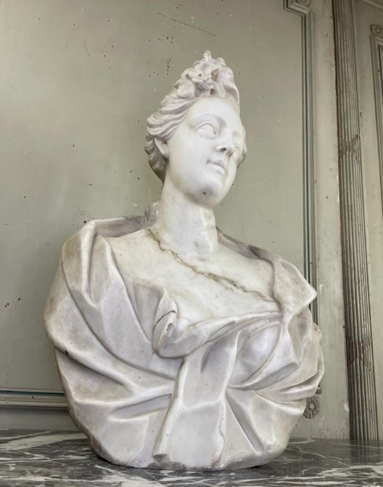 Busto femminile in marmo di Carrara, fine del XVIII secolo, Italia settentrionale