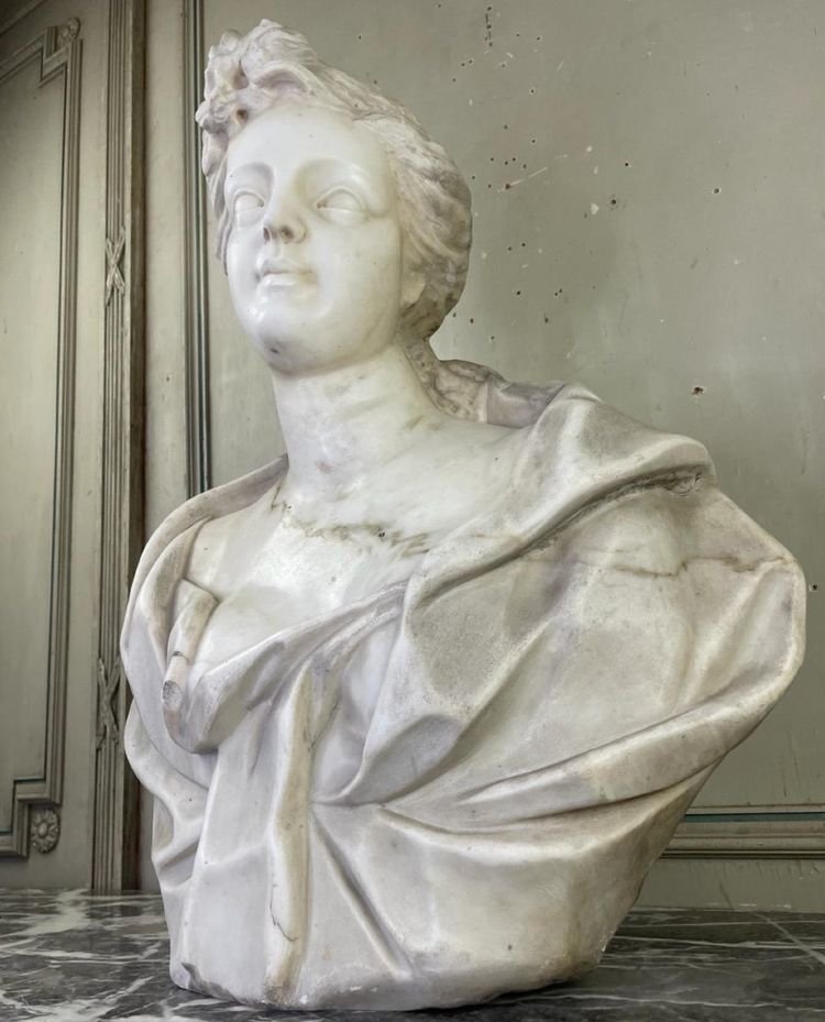 Busto femminile in marmo di Carrara, fine del XVIII secolo, Italia settentrionale