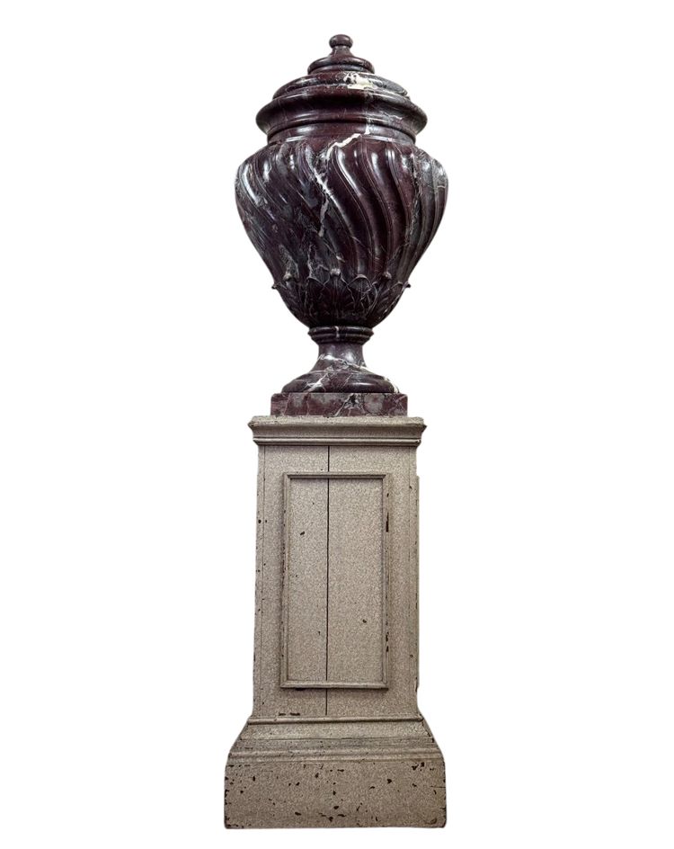 Bacino in marmo Saravezza con corpo scanalato a spirale e coperchio, circa 1900