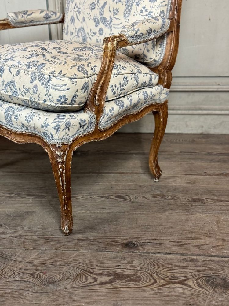 Paire De Fauteuils à La Reine Louis XV En Bois Sculpté Et « chené », XVIIIème Siècle