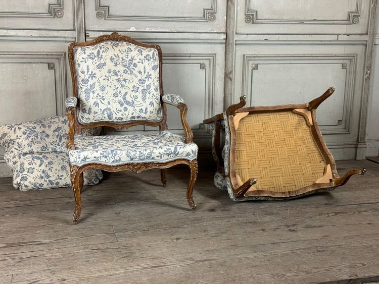 Paire De Fauteuils à La Reine Louis XV En Bois Sculpté Et « chené », XVIIIème Siècle