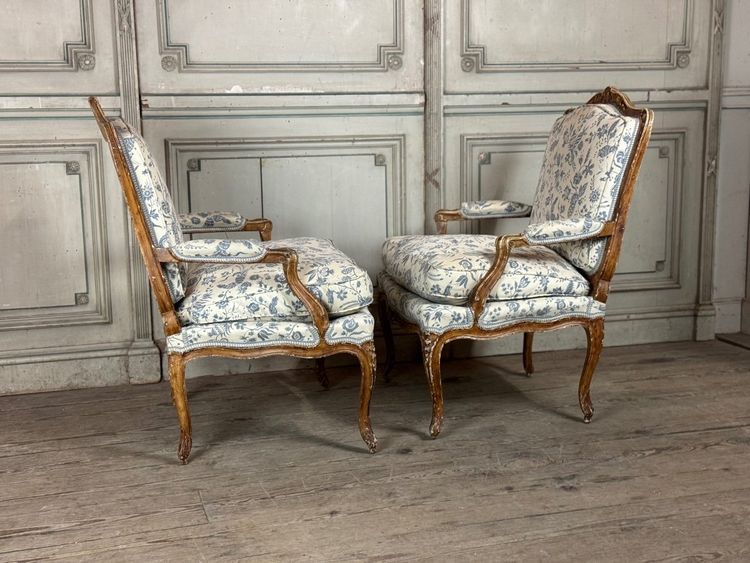 Paire De Fauteuils à La Reine Louis XV En Bois Sculpté Et « chené », XVIIIème Siècle