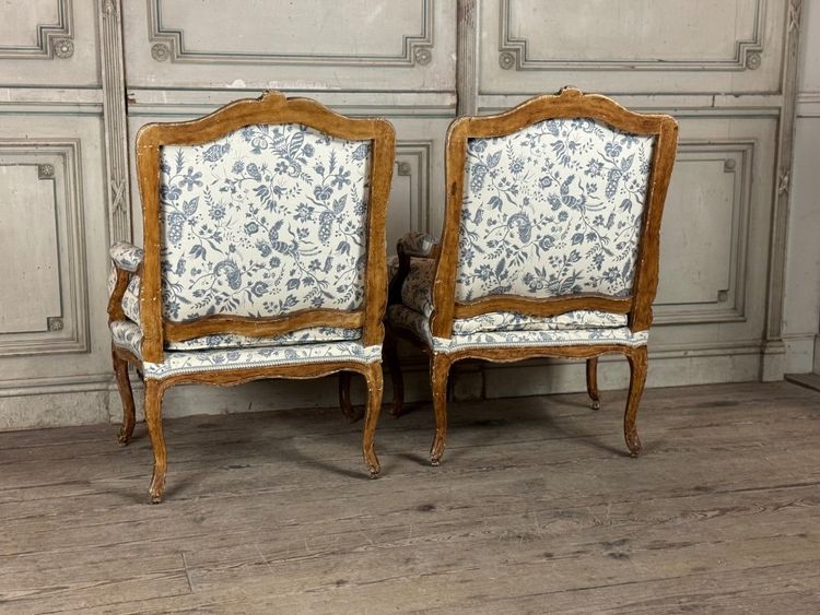 Paire De Fauteuils à La Reine Louis XV En Bois Sculpté Et « chené », XVIIIème Siècle
