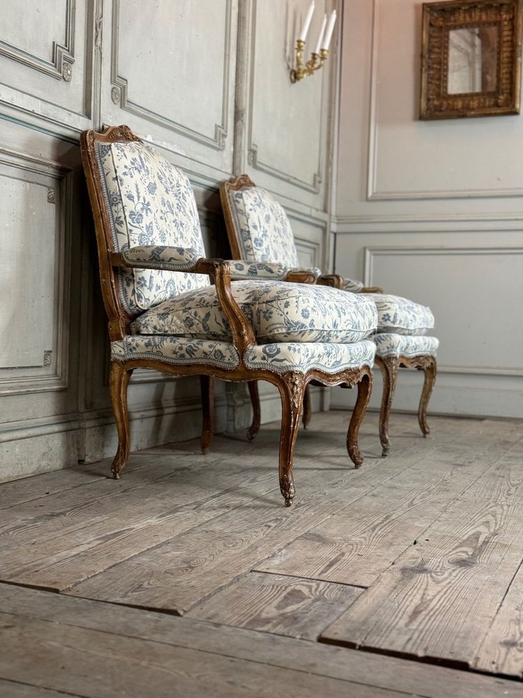 Paire De Fauteuils à La Reine Louis XV En Bois Sculpté Et « chené », XVIIIème Siècle