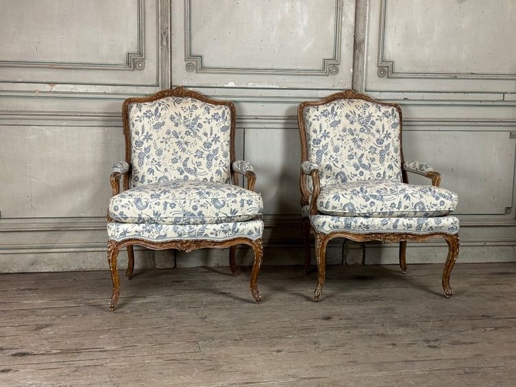 Paire De Fauteuils à La Reine Louis XV En Bois Sculpté Et « chené », XVIIIème Siècle