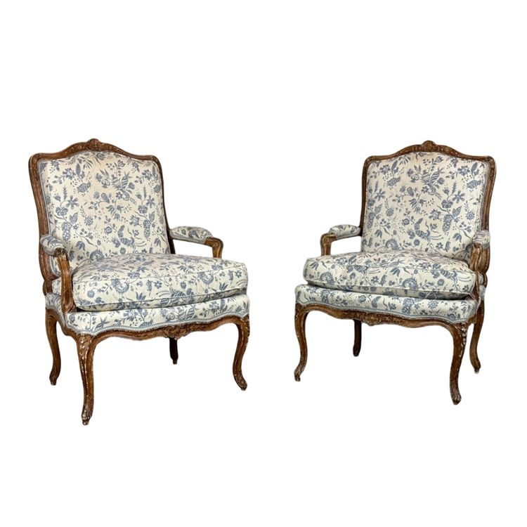 Paire De Fauteuils à La Reine Louis XV En Bois Sculpté Et « chené », XVIIIème Siècle