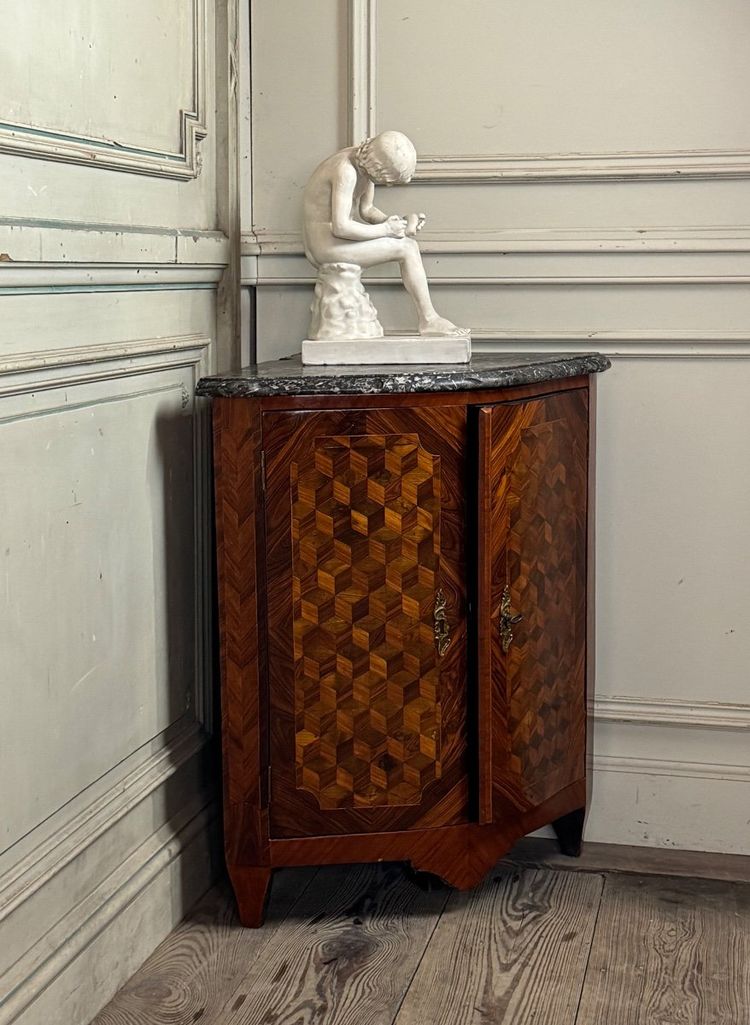 Encoignure Luigi XV, intarsio a cubo senza fondo, XVIII secolo